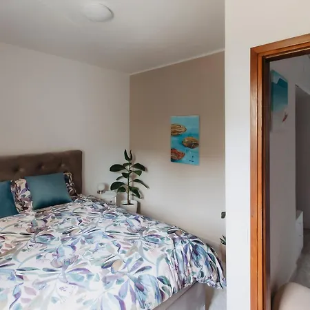 Sea View Bliss, Free Parking Apartment